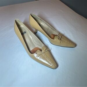 Stuart Weitzman Tan Leather Heels